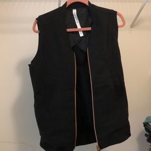Lululemon departure vest - size 6